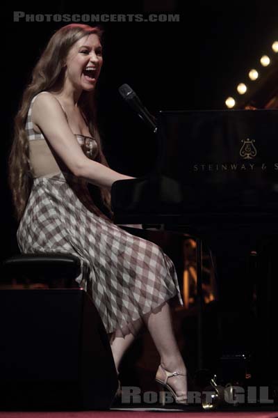 JOANNA NEWSOM - 2010-05-31 - PARIS - Espace Charlie Parker - Grande Halle - 